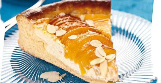 Пирог из абрикосов с творогом