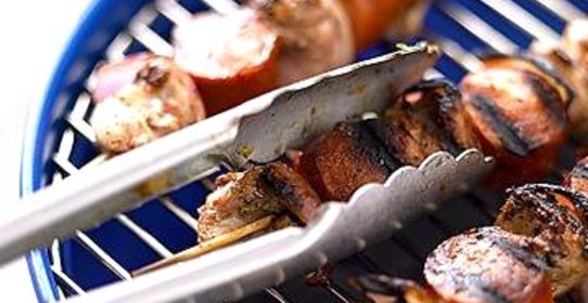 Шашлык из курицы с сосисками