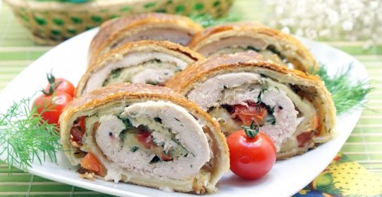Рулет с курицей и помидорами