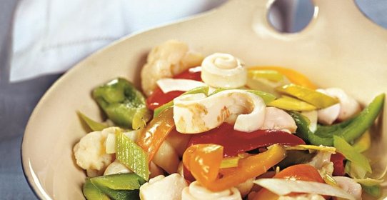 Кальмары с овощами