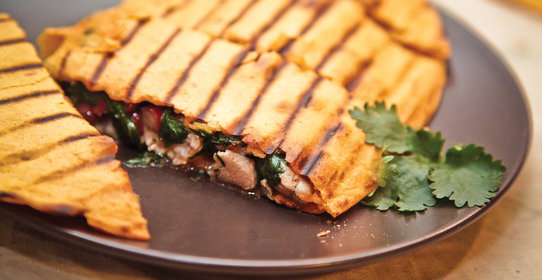 Домашняя кесадилья с курицей за 30 минут