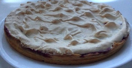 Клюквенный пирог с меренгами