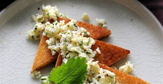 Омлет с сыром и мятой