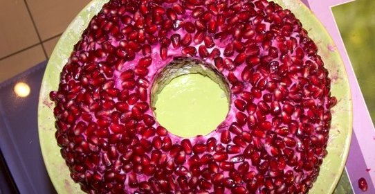 Салат Гранатовый браслет с курицей