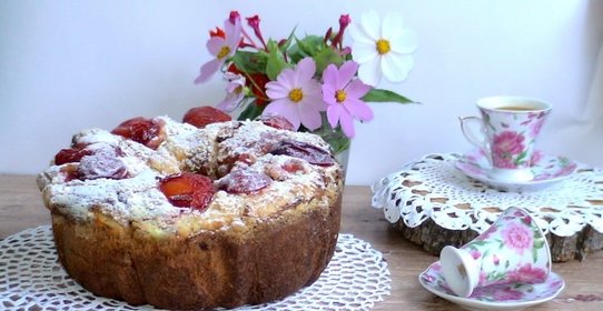 Пирог Джинга с Бабкового теста со сливами и рикоттой.