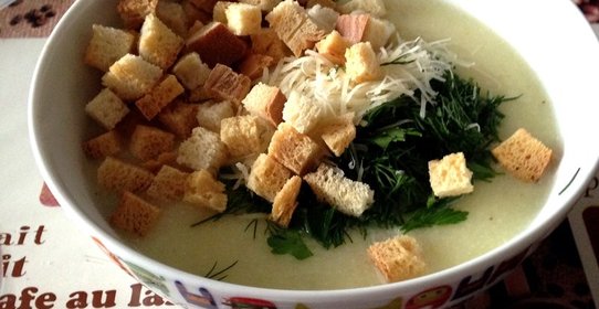 Крем-суп из цветной капусты с сыром и сухариками