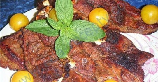 Баранина в пиве с алычой