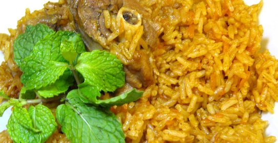 Ягненок с рисом, морковью и томатной пастой