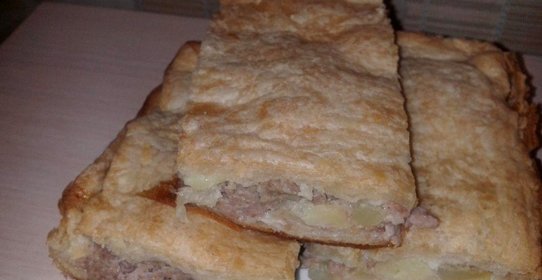 Пирог с фаршем из слоёного теста