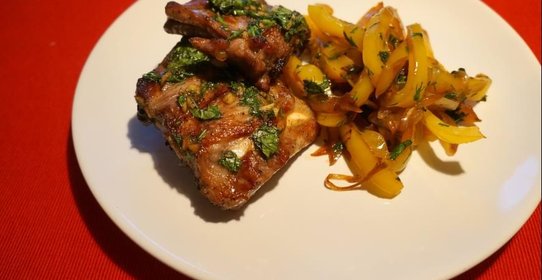 Свиные ребрышки с ароматными травами и болгарским перцем