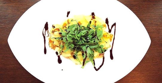 Салат из манго и сибаса