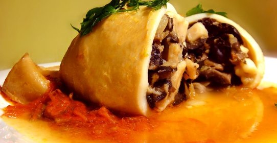 Кальмары. фаршированные грибами