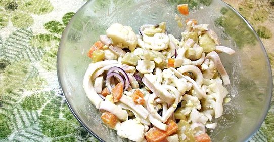 Картофельный салат с кальмарами