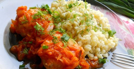 Куриные тефтели с булгуром в томатном соусе