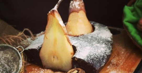 Постный пирог с грецкими орехами и грушами