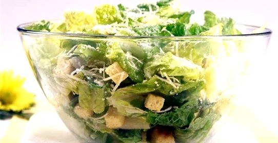 Салат Цезарь с кальмарами