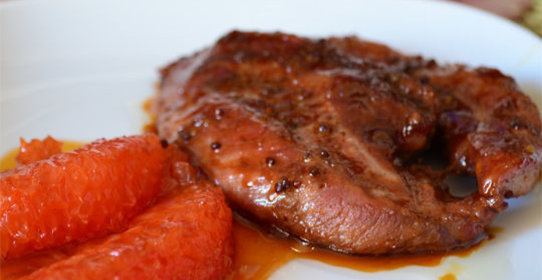 Свинина с карамелизованным грейпфрутом