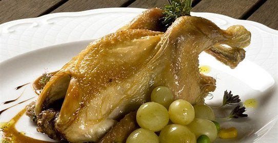 Жареные куропатки в цитрусово-гвоздичной глазури