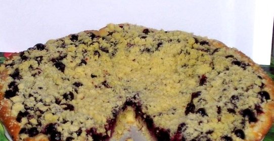 Сметанный пирог со смородиной