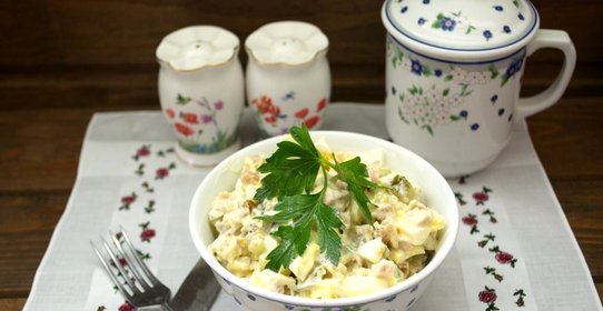 Салат с курагой и курицей