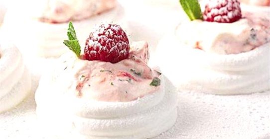 Летние меренги с ягодами