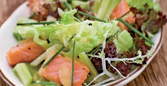 Салат из лосося со спаржей