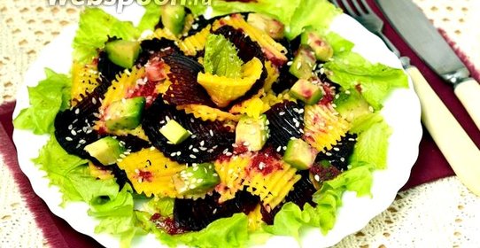 Салат из свёклы с авокадо и сыром