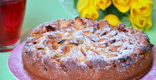 Яблочный пирог на йогурте