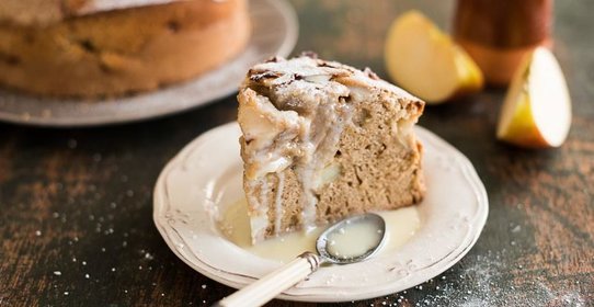 Яблочно-грушевая шарлотка