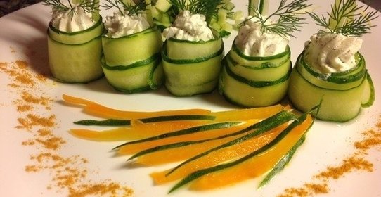 Огуречные рулетики с творожным сыром
