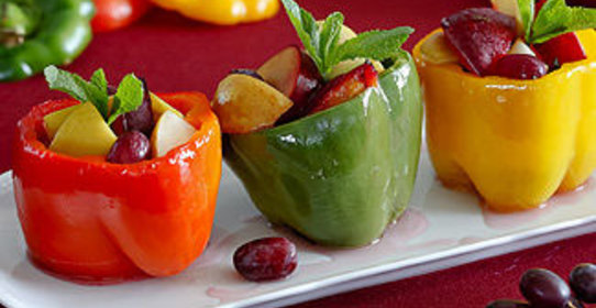 Перцы, фаршированные фруктами в мультиварке