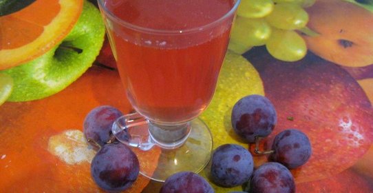 Компот из слив с мелисой