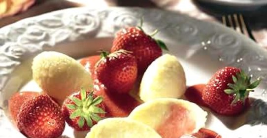 Десерт из риса и клубники