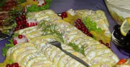 Рулет с сыром и яйцом