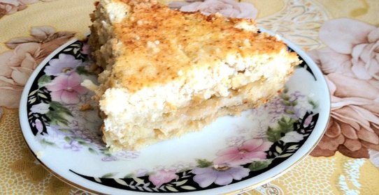 Слоеный пирог с яблоками и творогом