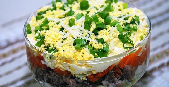 Простой рыбный салат из сардины