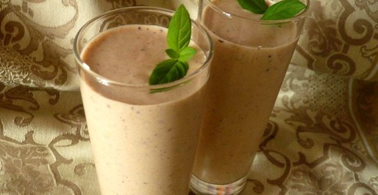 Смузи с киви и черносливом