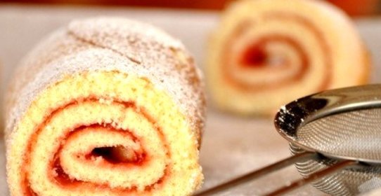 Сладкий рулет на скорую руку
