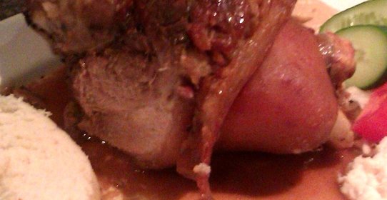 Печеное веперево колено (запеченная свиная рулька)