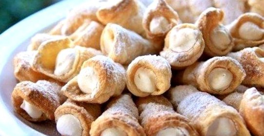 Слоеные трубочки со сливочным кремом