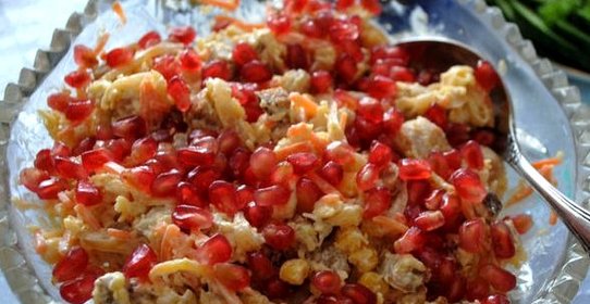 Салат с гранатом и сыром