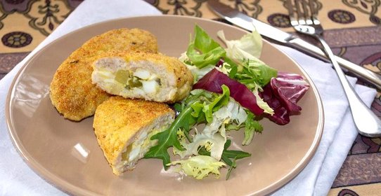 Котлеты из индюшатины с начинкой из огурца и яиц