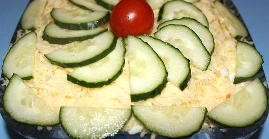 Салат с копченой грудкой