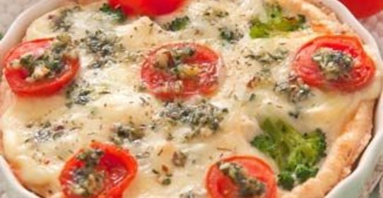 Пирог Капрезе с мятным песто и брокколи