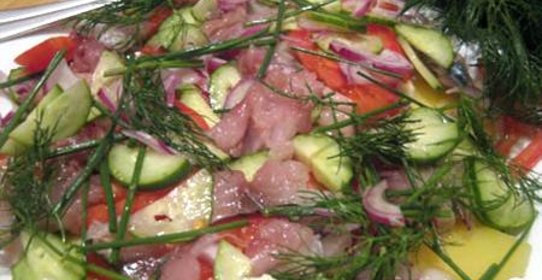 Салат со скумбрией