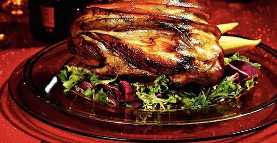 Буженина на коже, приготовленная в коле