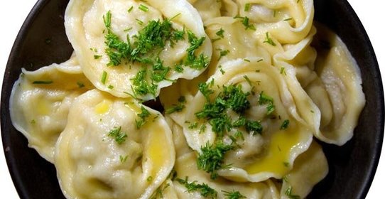 Пельмени с помидорами