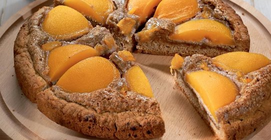 Ореховый пирог с абрикосами