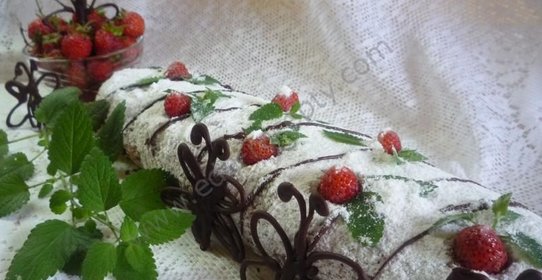 Рулет сливочный с клубникой