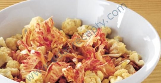 Салат из радиккио и цветной капусты с анчоусами